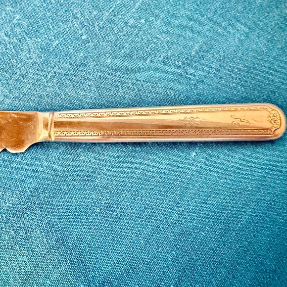 Wm A Rogers Silverplate Flatware BERKELEY Serrated Bread Knife 1929 "A" Monogram - Picture 2 of 9